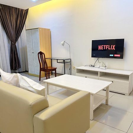 Palazio Serviced Apartment In Mount Austin Near Aeon Ikea Toppen Hsi Τζόχορ Μπάχρου Εξωτερικό φωτογραφία