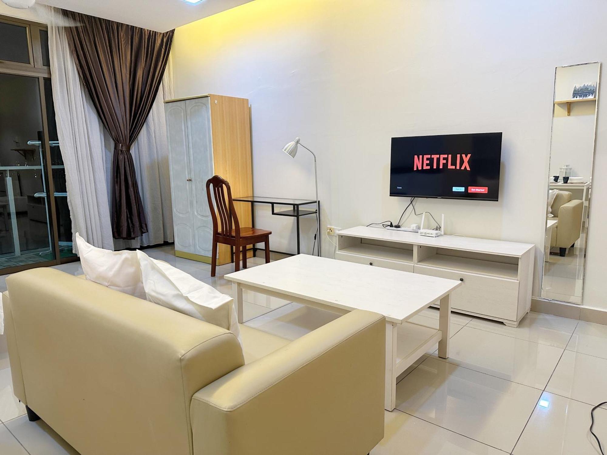 Palazio Serviced Apartment In Mount Austin Near Aeon Ikea Toppen Hsi Τζόχορ Μπάχρου Εξωτερικό φωτογραφία