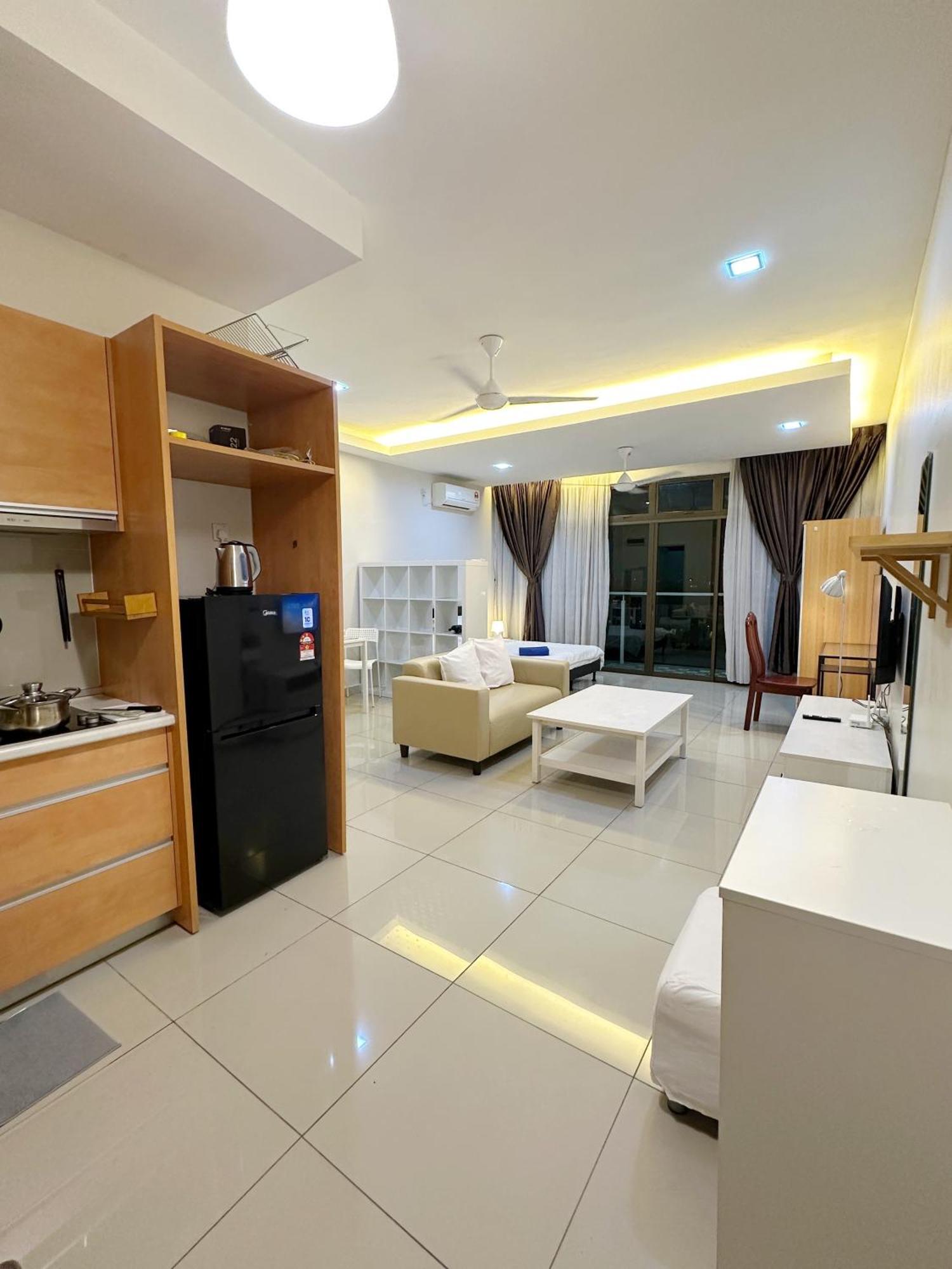 Palazio Serviced Apartment In Mount Austin Near Aeon Ikea Toppen Hsi Τζόχορ Μπάχρου Εξωτερικό φωτογραφία